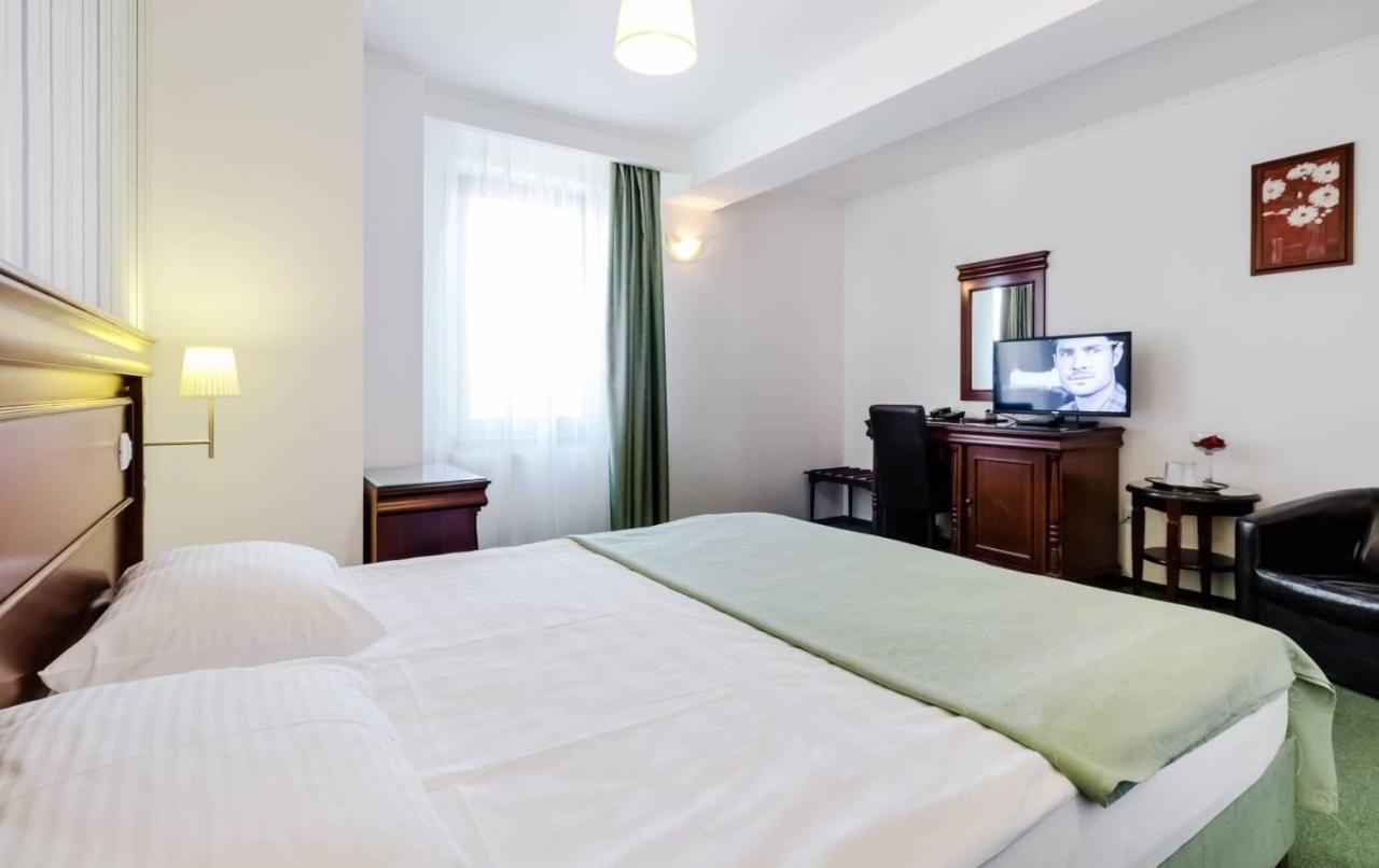 Hotel Bulevard Făgăraş エクステリア 写真