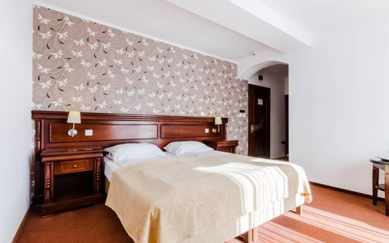 Hotel Bulevard Făgăraş エクステリア 写真