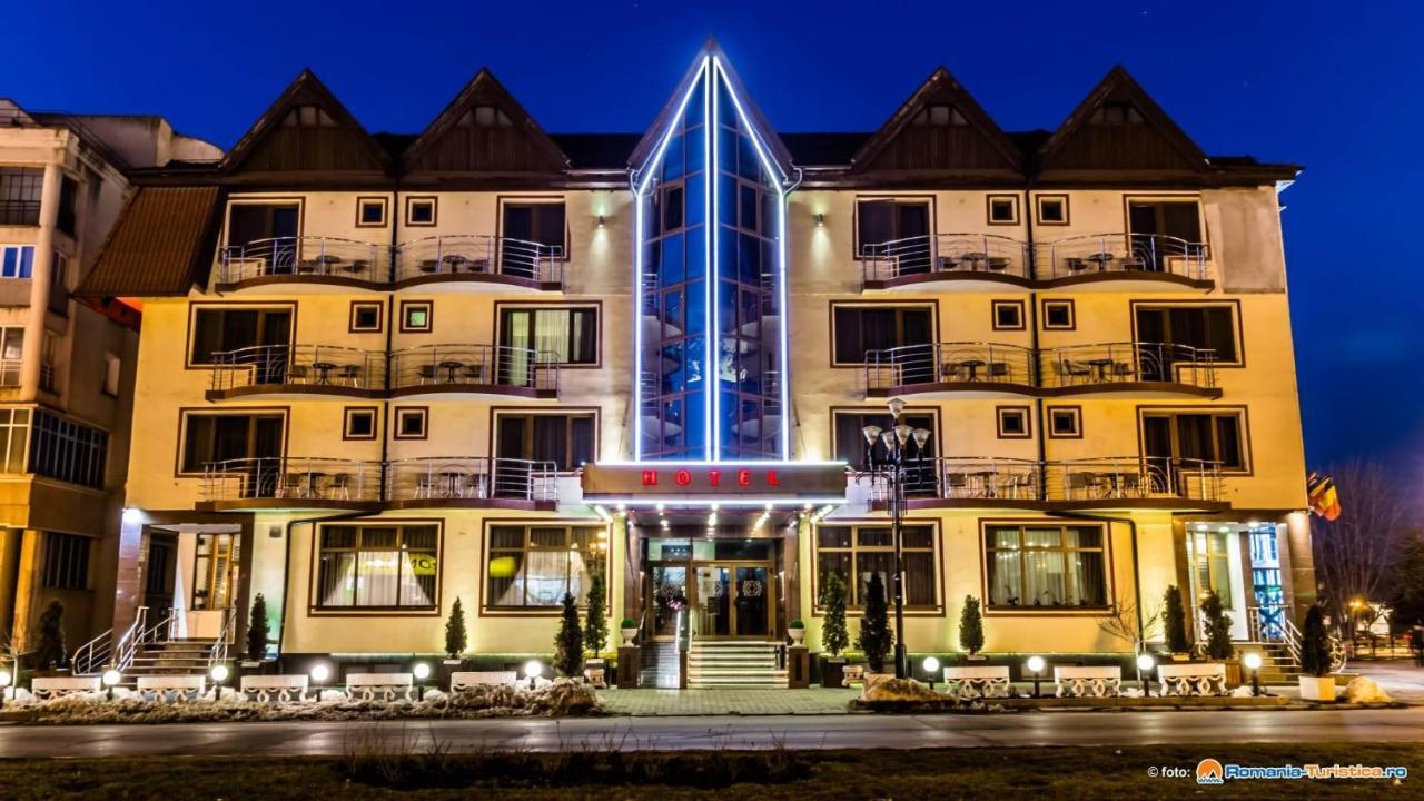Hotel Bulevard Făgăraş エクステリア 写真