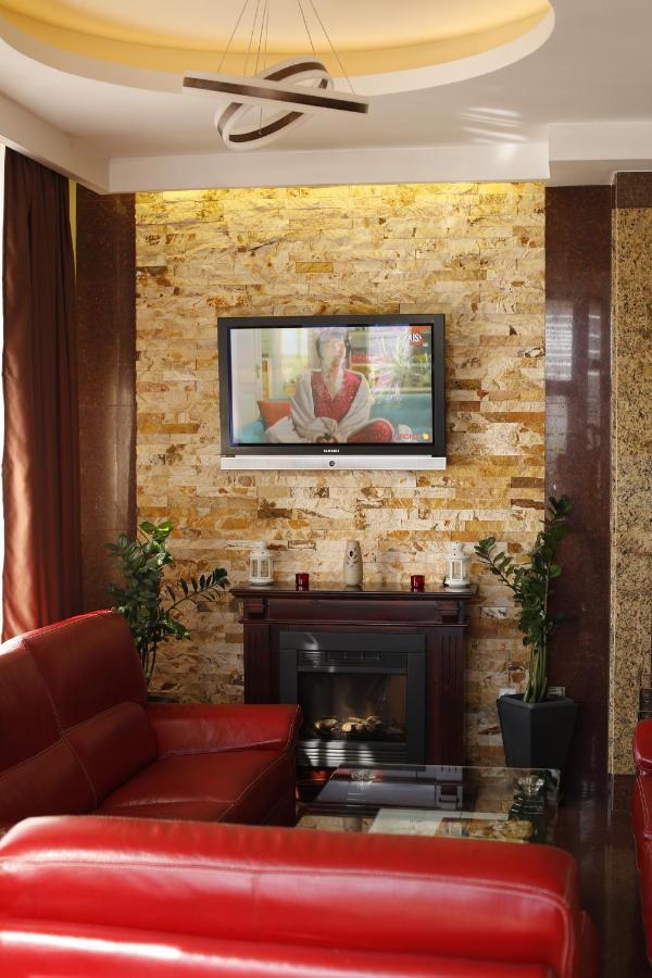 Hotel Bulevard Făgăraş エクステリア 写真