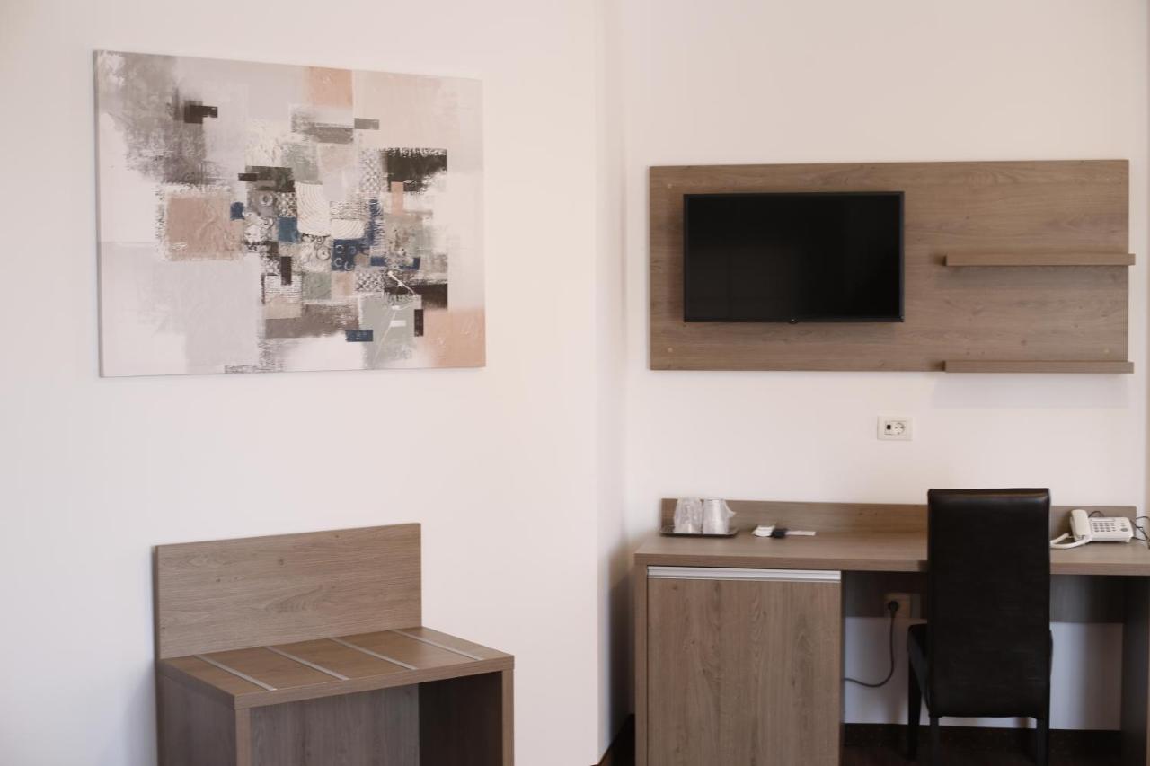 Hotel Bulevard Făgăraş エクステリア 写真