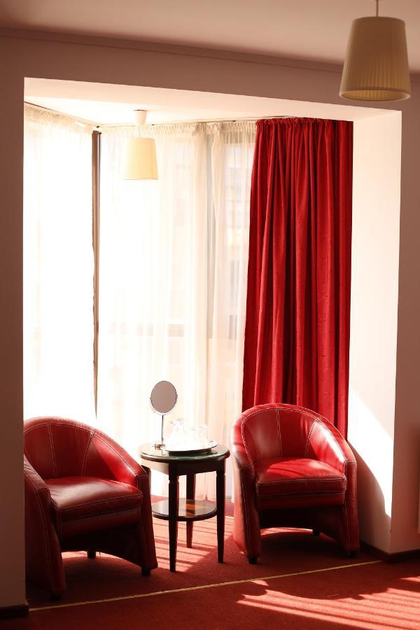 Hotel Bulevard Făgăraş エクステリア 写真