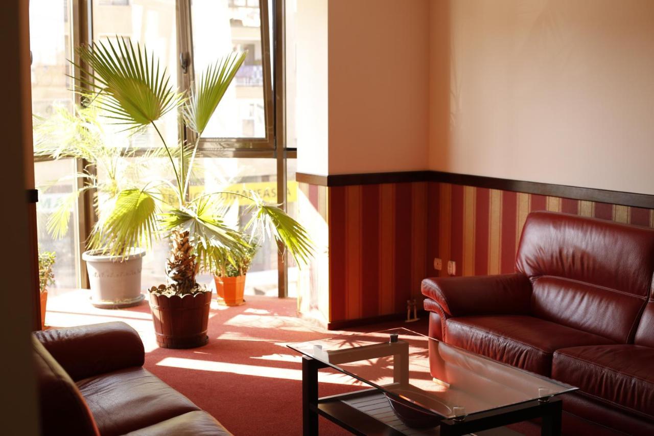 Hotel Bulevard Făgăraş エクステリア 写真