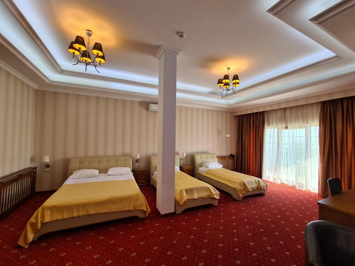 Hotel Bulevard Făgăraş エクステリア 写真