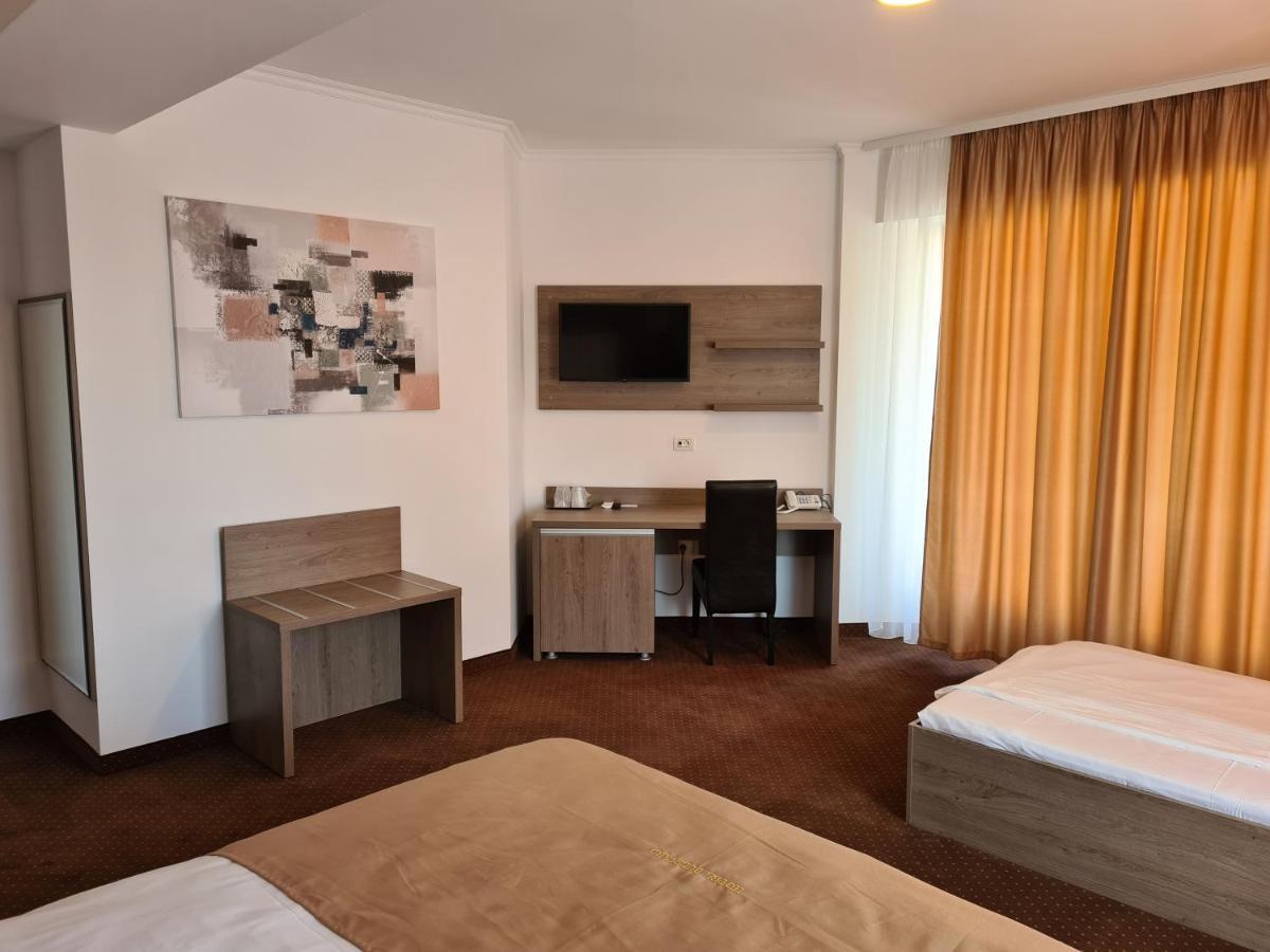 Hotel Bulevard Făgăraş エクステリア 写真