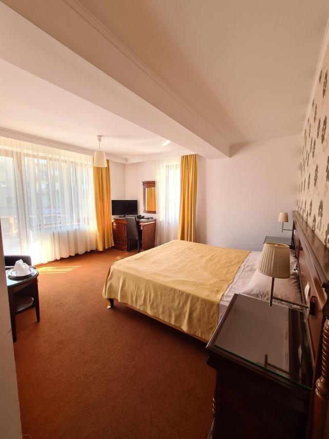 Hotel Bulevard Făgăraş エクステリア 写真