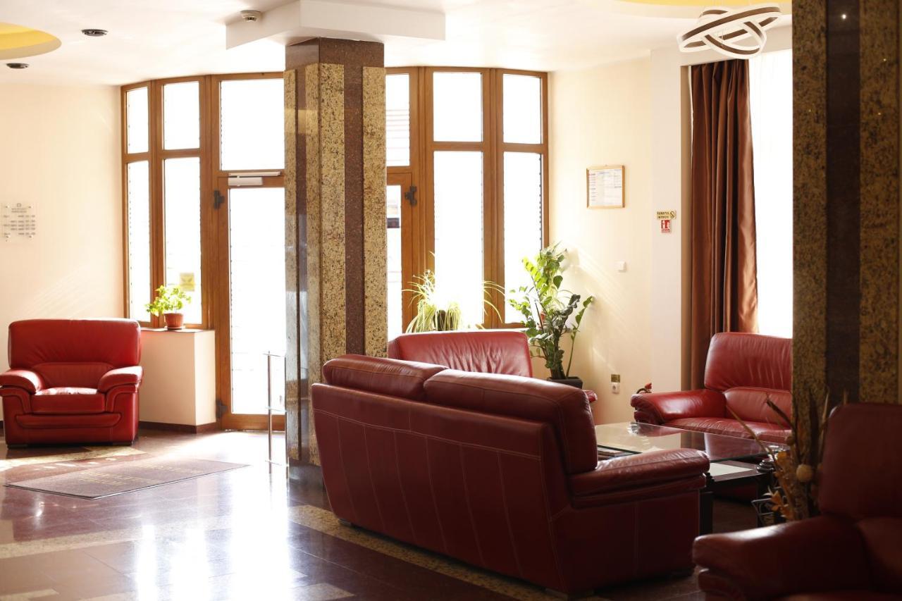 Hotel Bulevard Făgăraş エクステリア 写真