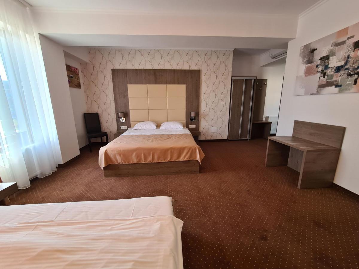 Hotel Bulevard Făgăraş エクステリア 写真