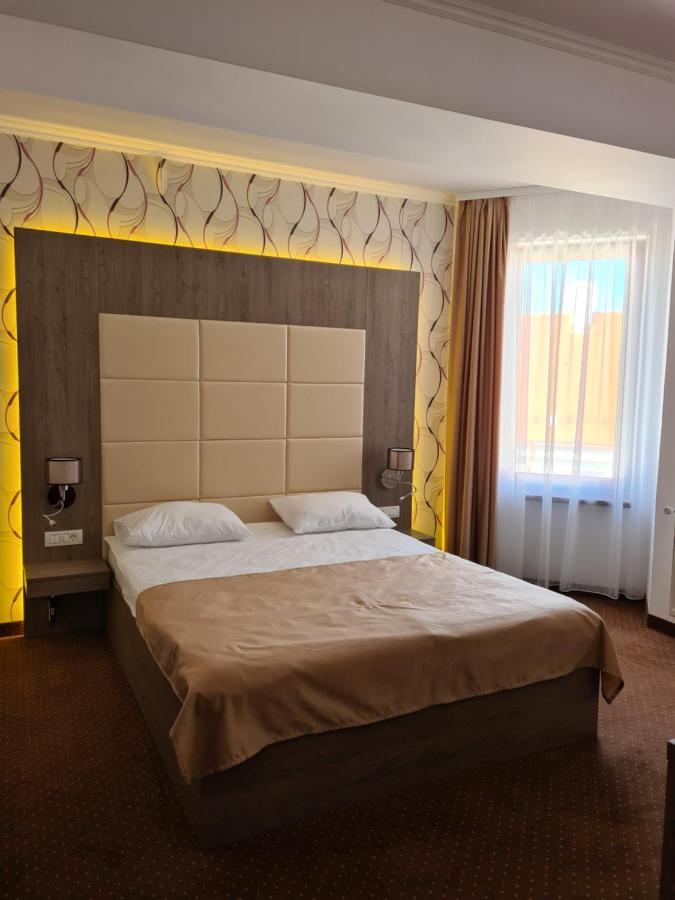 Hotel Bulevard Făgăraş エクステリア 写真