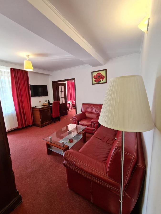 Hotel Bulevard Făgăraş エクステリア 写真