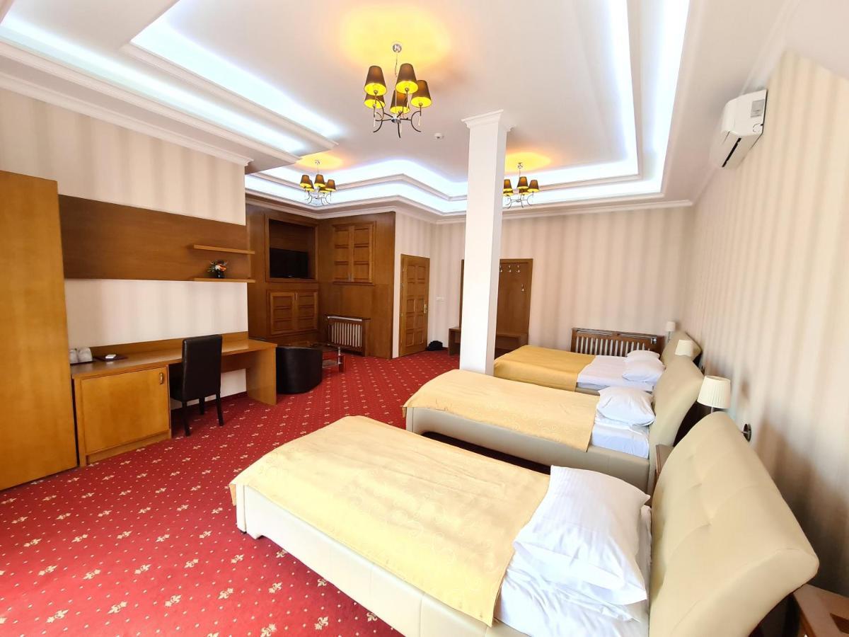 Hotel Bulevard Făgăraş エクステリア 写真