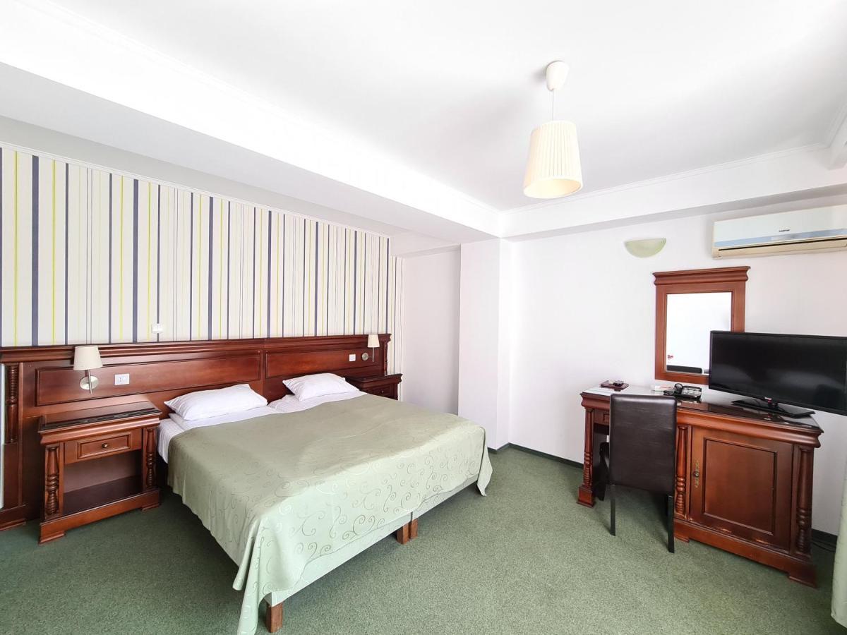 Hotel Bulevard Făgăraş エクステリア 写真