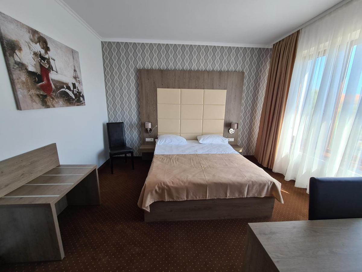 Hotel Bulevard Făgăraş エクステリア 写真