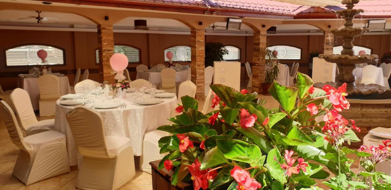 Hotel Bulevard Făgăraş エクステリア 写真