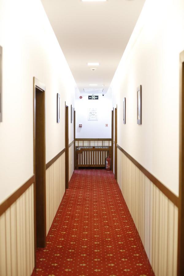 Hotel Bulevard Făgăraş エクステリア 写真