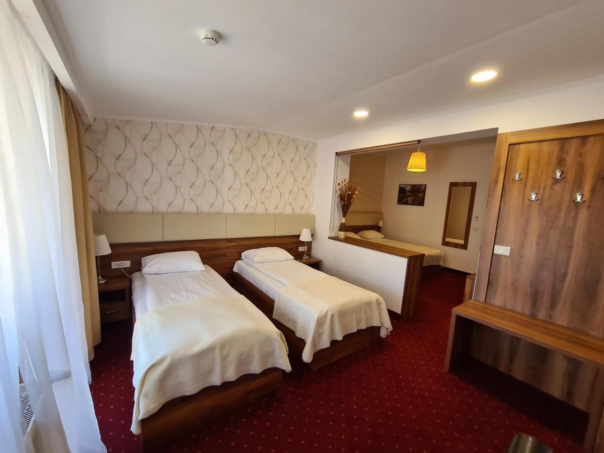 Hotel Bulevard Făgăraş エクステリア 写真