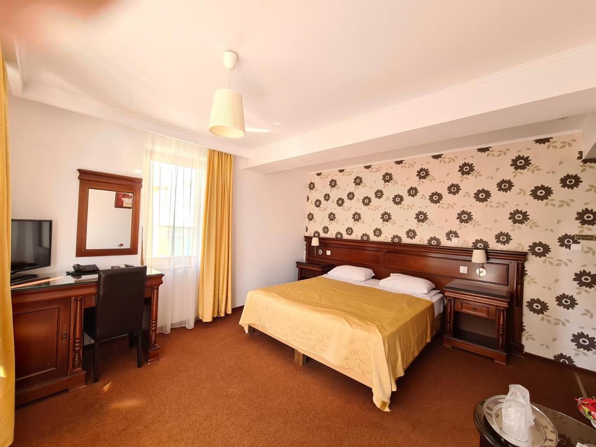 Hotel Bulevard Făgăraş エクステリア 写真