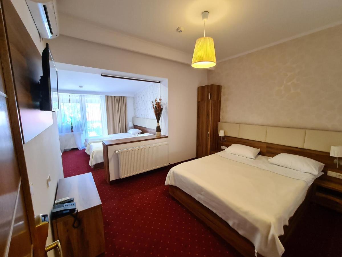 Hotel Bulevard Făgăraş エクステリア 写真