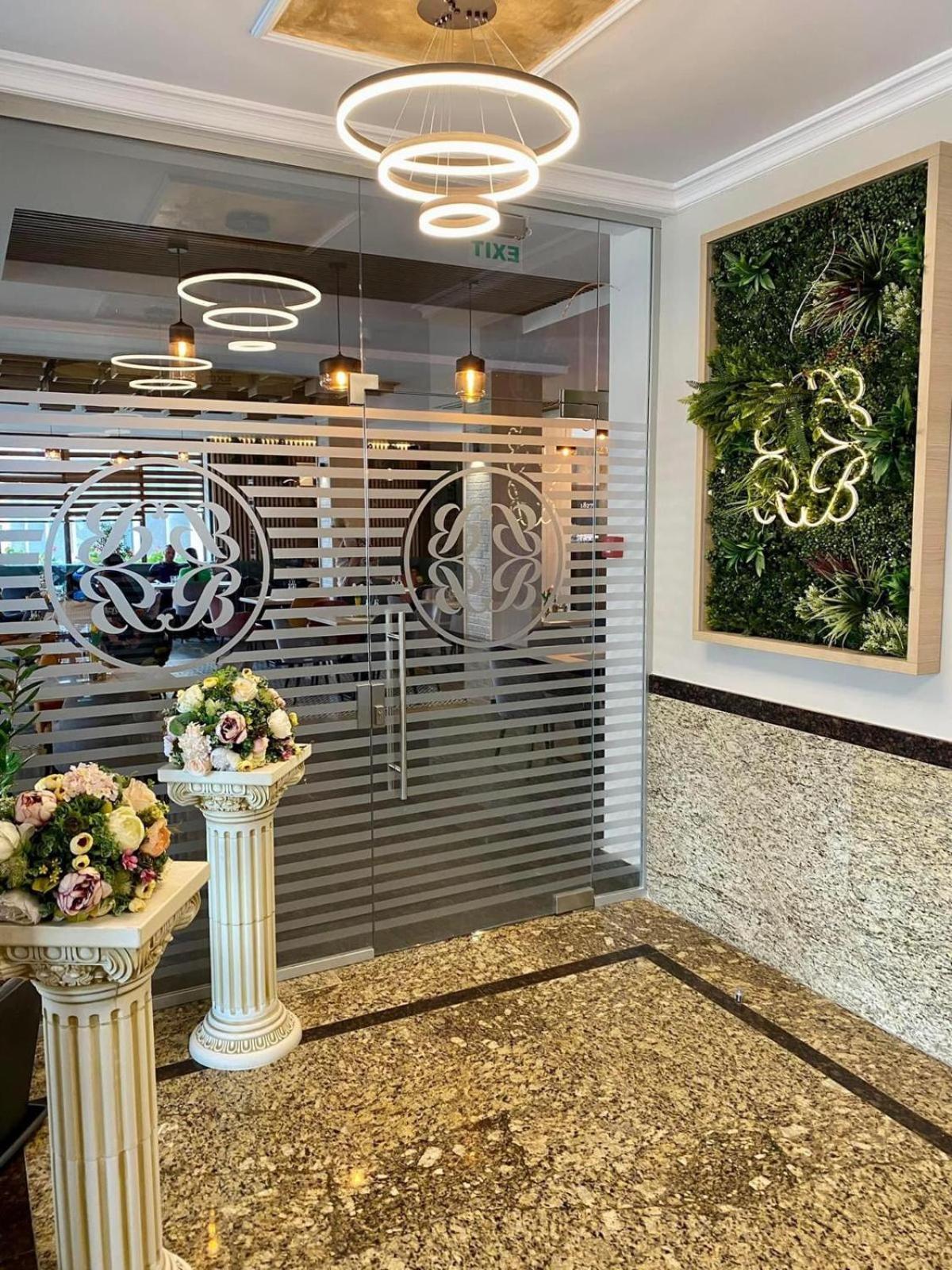 Hotel Bulevard Făgăraş エクステリア 写真